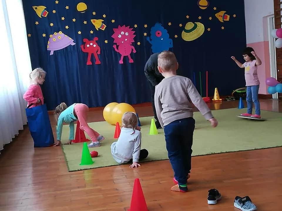 Gimnastyka korekcyjna w przedszkolu: klucz do zdrowej postawy dziecka Gimnastyka korekcyjna w przedszkolu: klucz do zdrowej postawy dziecka