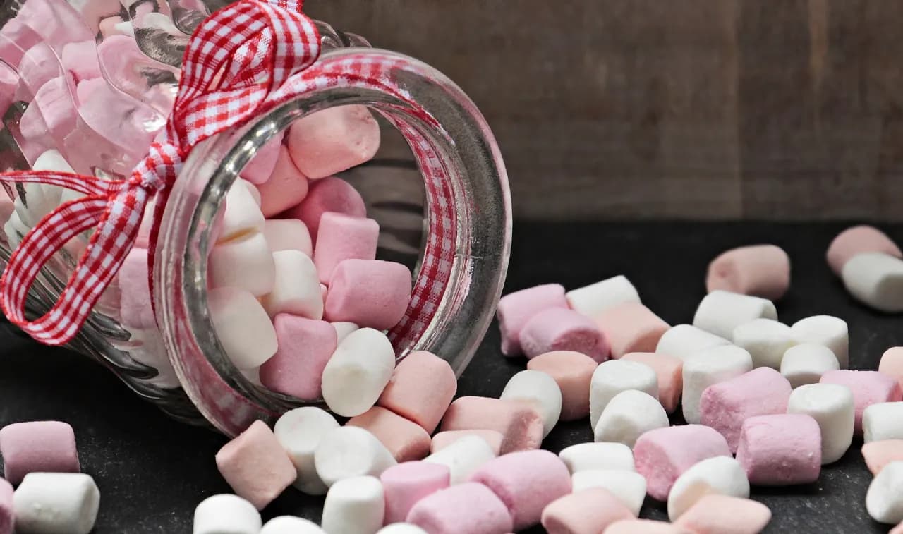 Eksperymenty z piankami marshmallow: Proste, bezpieczne i zabawne!